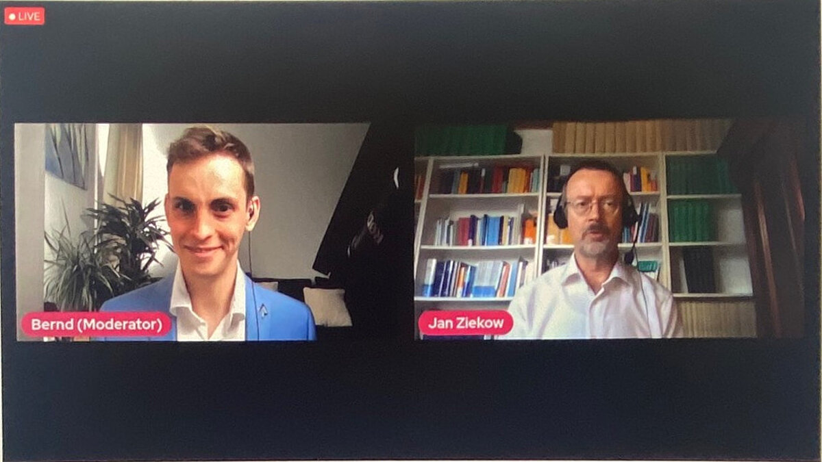 A screenshot shows presenter Bernd Fiedler and Prof. Dr. Jan Ziekow in conversation