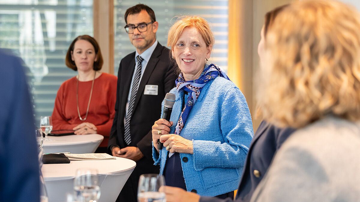 Karin Prien während der Panel-Diskussion.